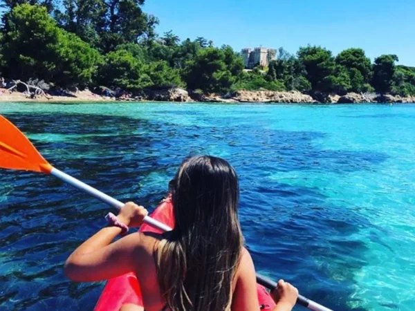 Découvrir l’île Sainte-Marguerite en kayak avec Go Kayak Cannes